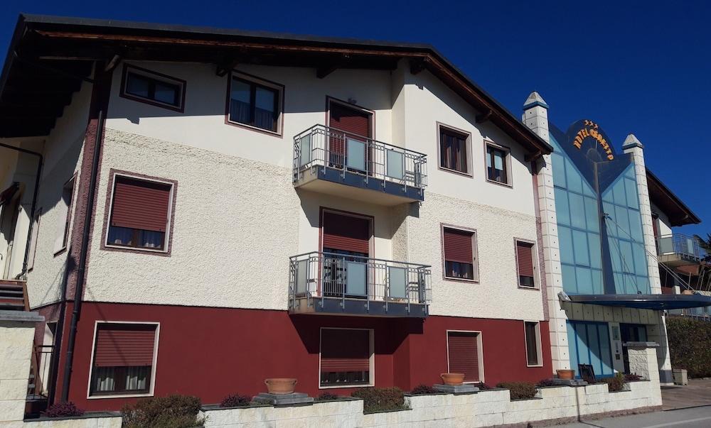 Hotel Ceretto Busca エクステリア 写真