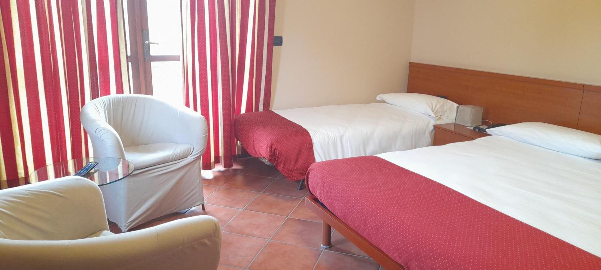 Hotel Ceretto Busca エクステリア 写真