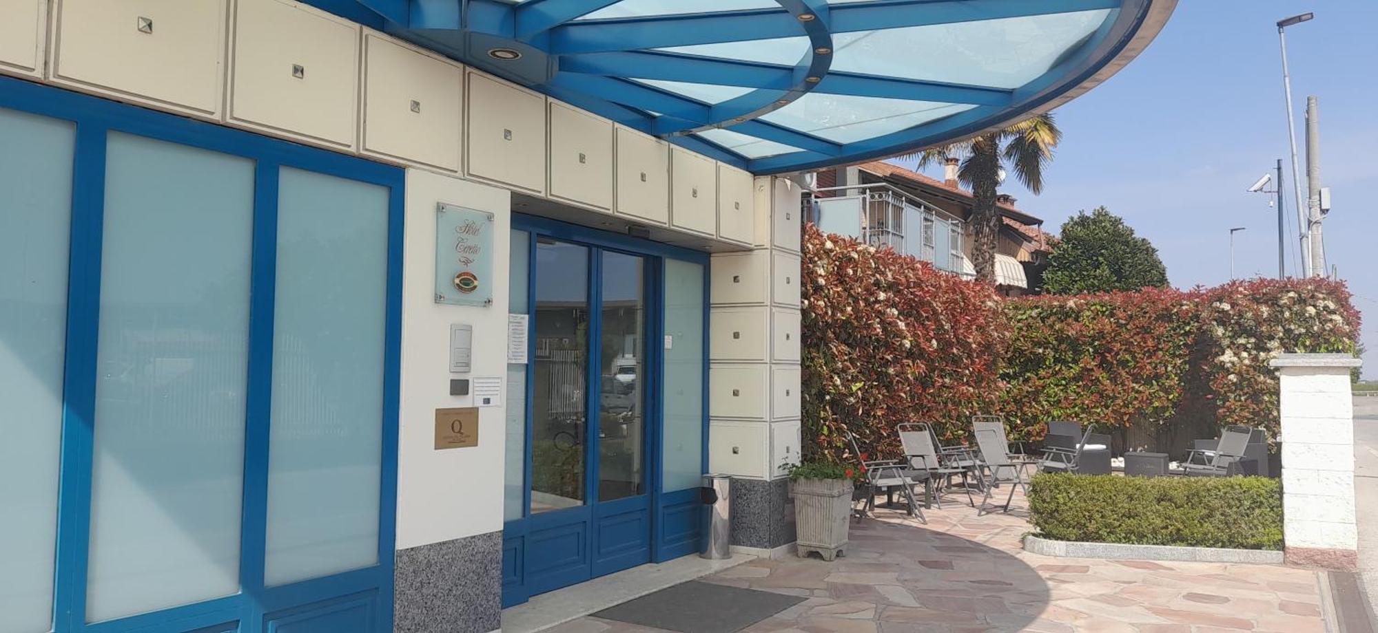 Hotel Ceretto Busca エクステリア 写真