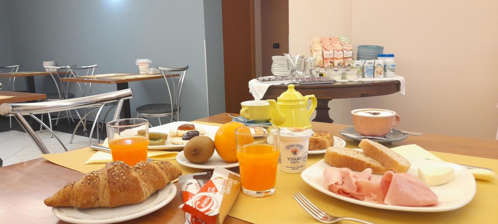 Hotel Ceretto Busca エクステリア 写真