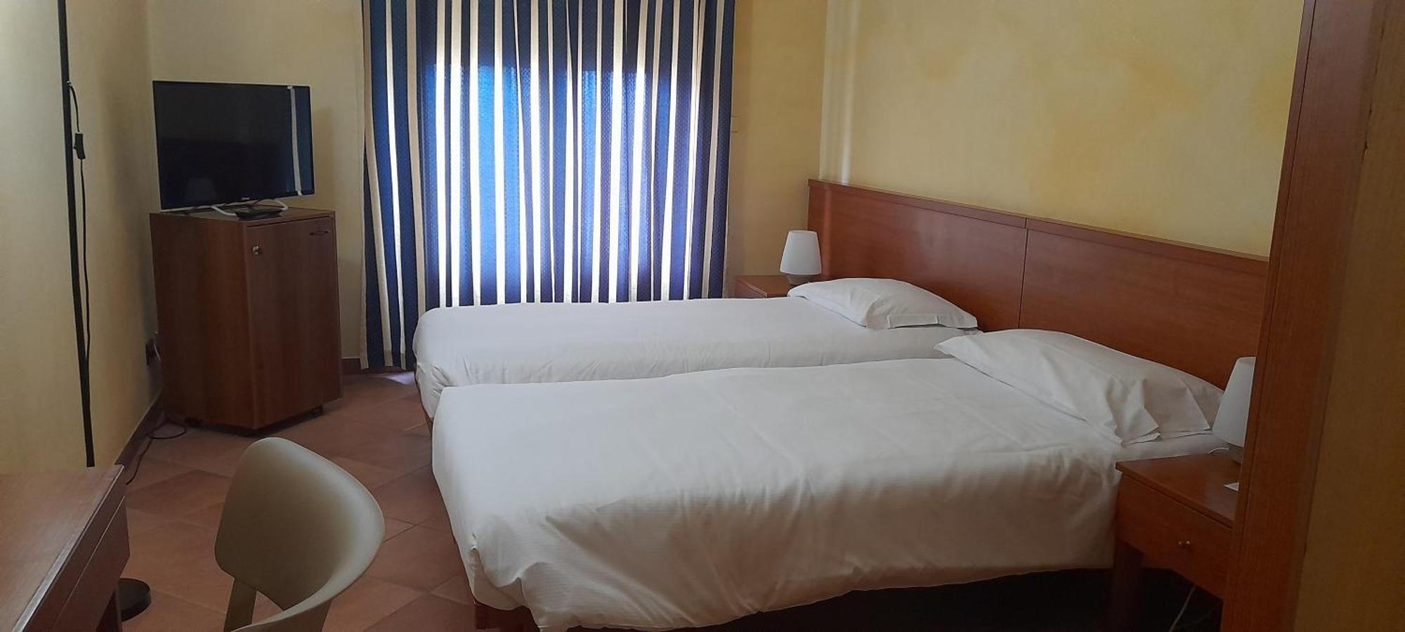 Hotel Ceretto Busca エクステリア 写真