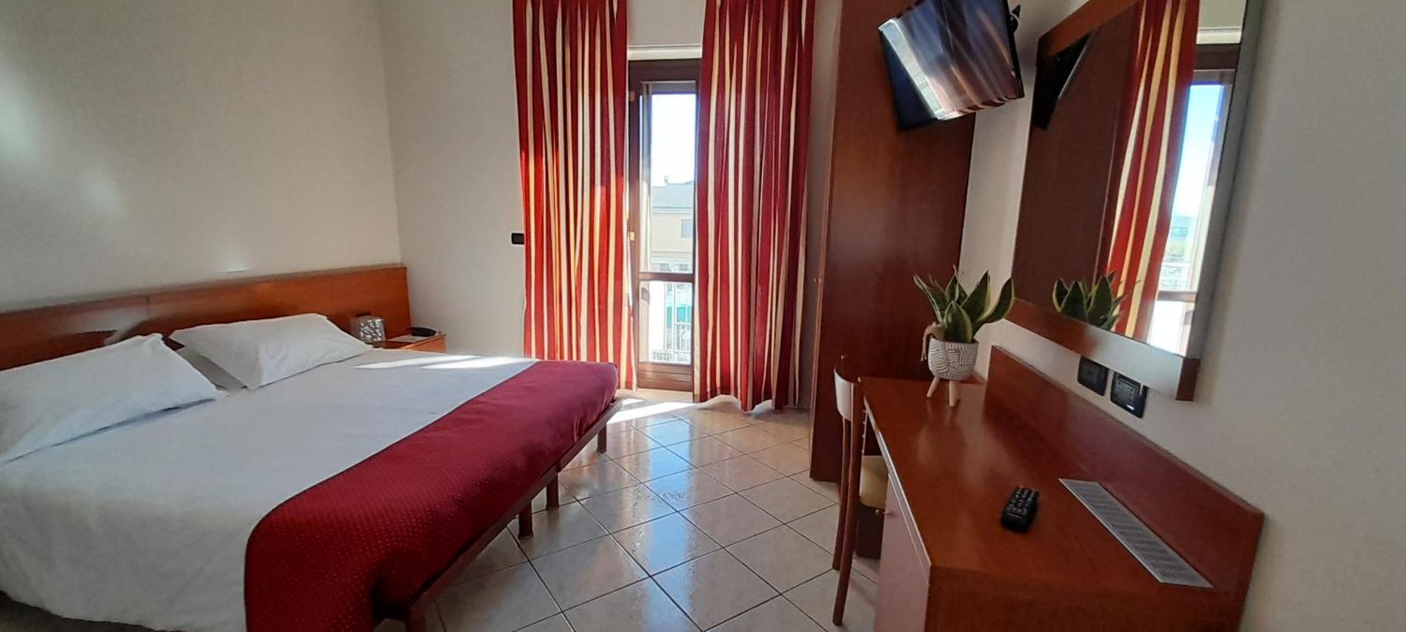 Hotel Ceretto Busca エクステリア 写真